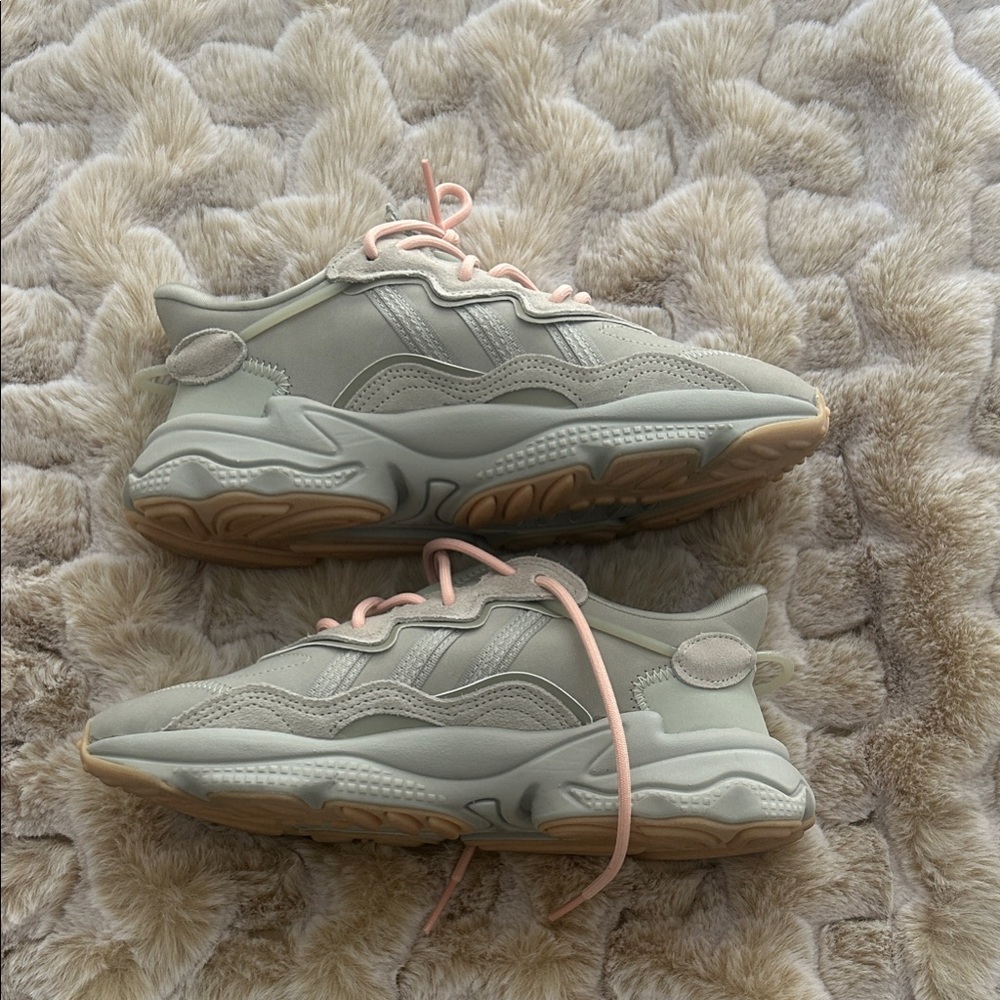 adidas men’s Ozweego Shoes
